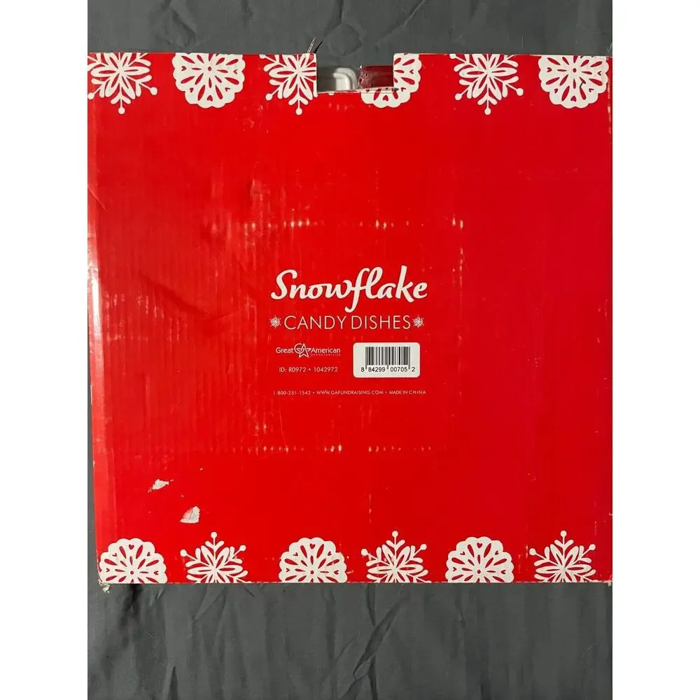 Snowflake Five Piece Plastic Candy Dishes NEW Red‎ And White Retro